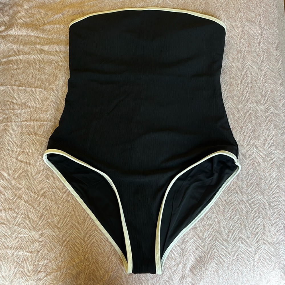 Wilo Strapless Binding Black One-Piece Swimsuit